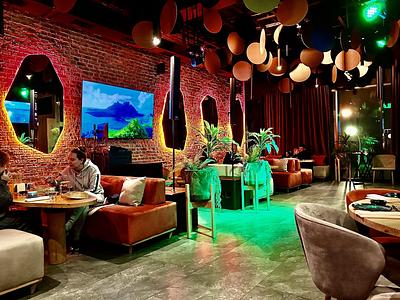 Sake Lounge. Ресторан азійської кухні. Тераса з кальянами. DJ-сети щовихідних.